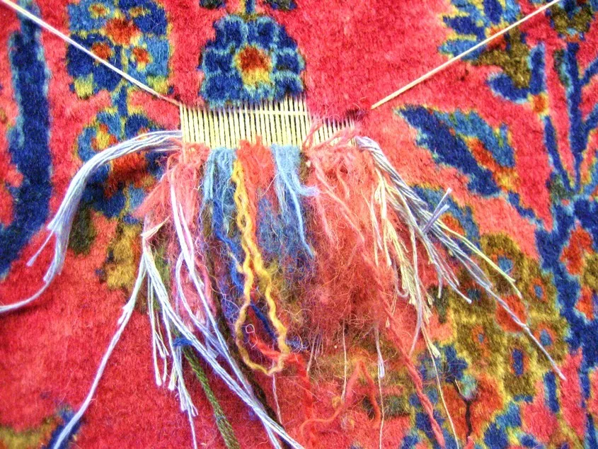 Teppich wird von Hand geknüpft